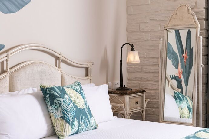 Imagen de la habitación del Hotel Porto Kea Suites. Foto 17