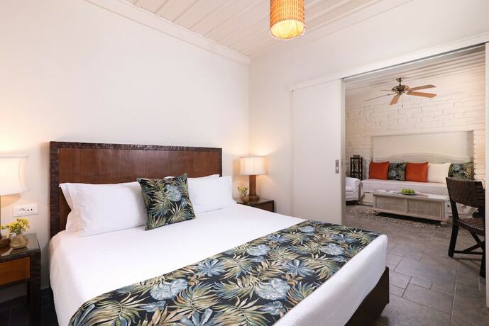 Imagen de la habitación del Hotel Porto Kea Suites. Foto 20