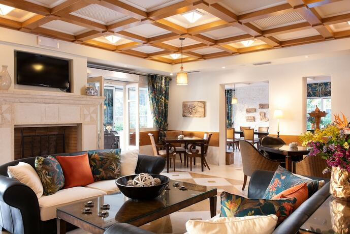 Imagen general del Hotel Porto Kea Suites. Foto 7