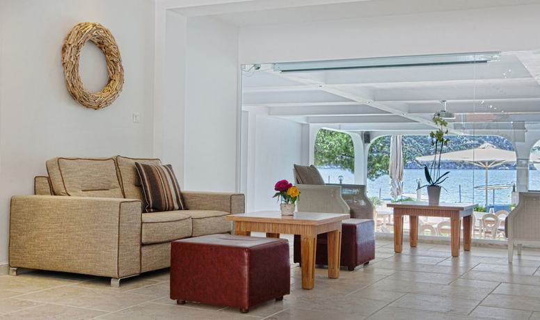 Imagen de los interiores del Hotel Porto Koufo, Porto Koufo. Foto 16