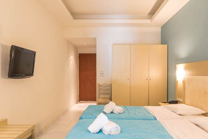 Imagen de la habitación del Hotel Porto Koukla Beach. Foto 3
