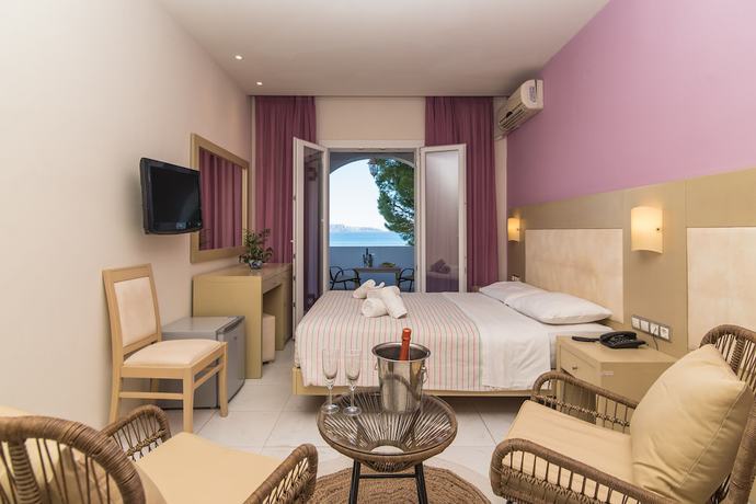 Imagen de la habitación del Hotel Porto Koukla Beach. Foto 4