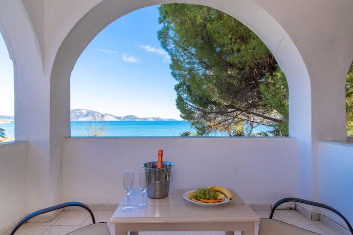 Imagen de la habitación del Hotel Porto Koukla Beach. Foto 8