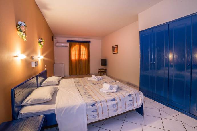 Imagen de la habitación del Hotel Porto Koukla Beach. Foto 9