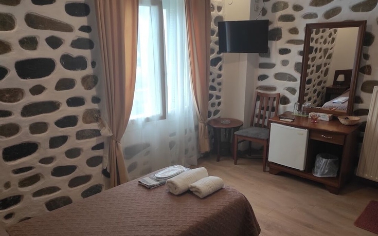 Imagen de la habitación del Hotel Porto Lesvos. Foto 3