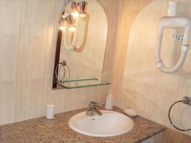 Imagen de la habitación del Hotel Porto Lesvos. Foto 11