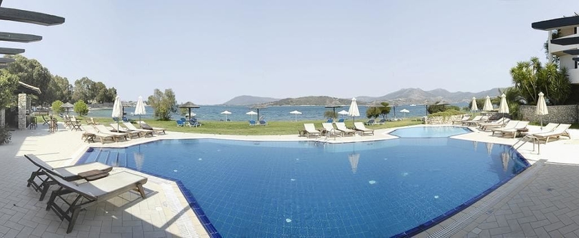 Imagen de la piscina del Hotel Porto Ligia. Foto 15