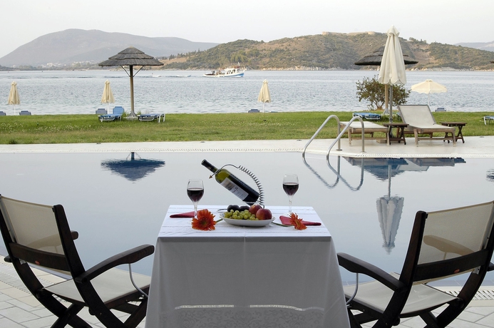 Imagen de la piscina del Hotel Porto Ligia. Foto 16