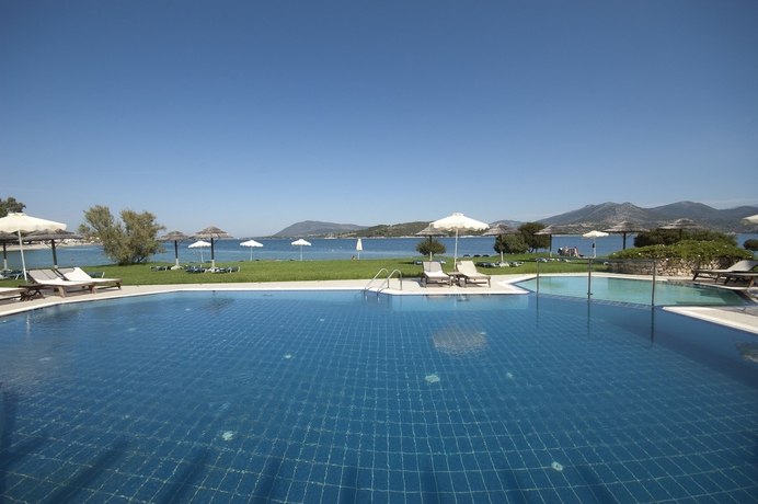 Imagen de la piscina del Hotel Porto Ligia. Foto 17
