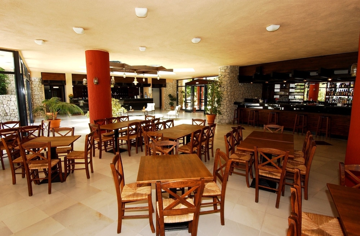 Imagen del bar/restaurante del Hotel Porto Ligia. Foto 2