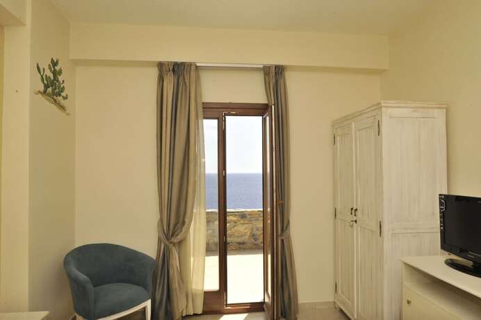 Imagen general del Hotel Porto Mani Suites. Foto 1