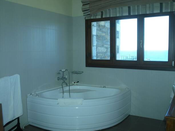 Imagen general del Hotel Porto Mani Suites. Foto 3