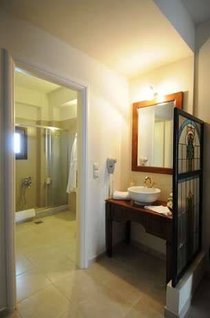 Imagen general del Hotel Porto Mani Suites. Foto 7