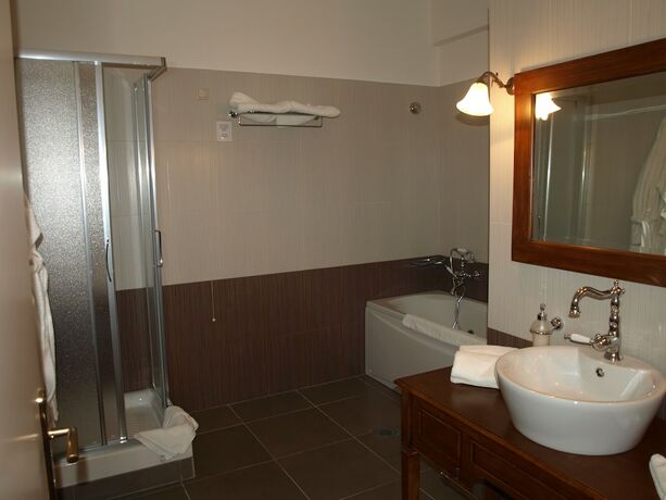 Imagen general del Hotel Porto Mani Suites. Foto 8