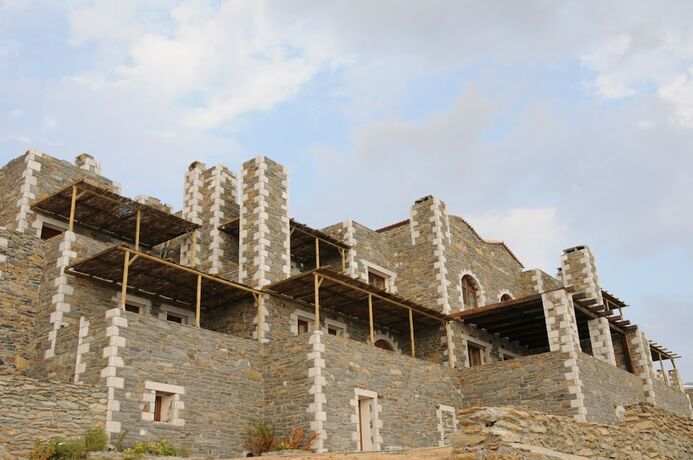 Imagen general del Hotel Porto Mani Suites. Foto 10