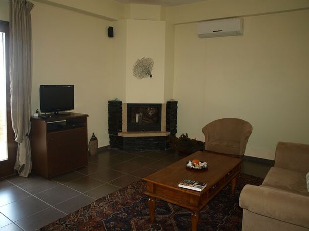 Imagen general del Hotel Porto Mani Suites. Foto 11