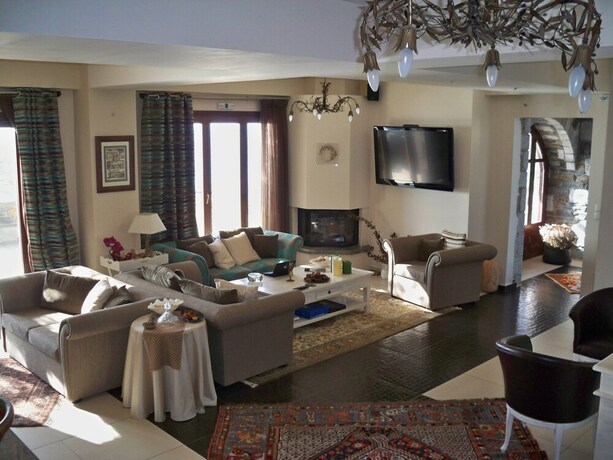Imagen general del Hotel Porto Mani Suites. Foto 12