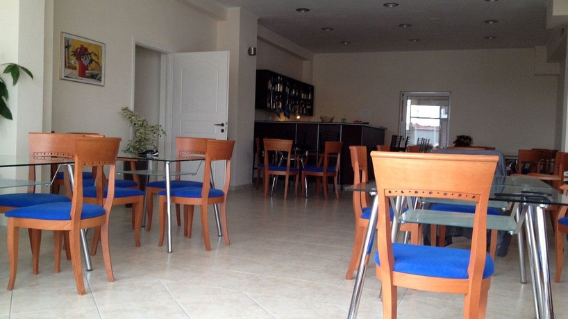 Imagen del bar/restaurante del Hotel Porto Marathos. Foto 3
