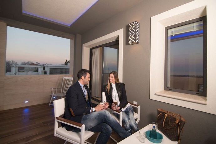 Imagen del bar/restaurante del Hotel Porto Marine. Foto 9