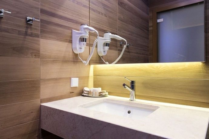 Imagen del bar/restaurante del Hotel Porto Marine. Foto 11