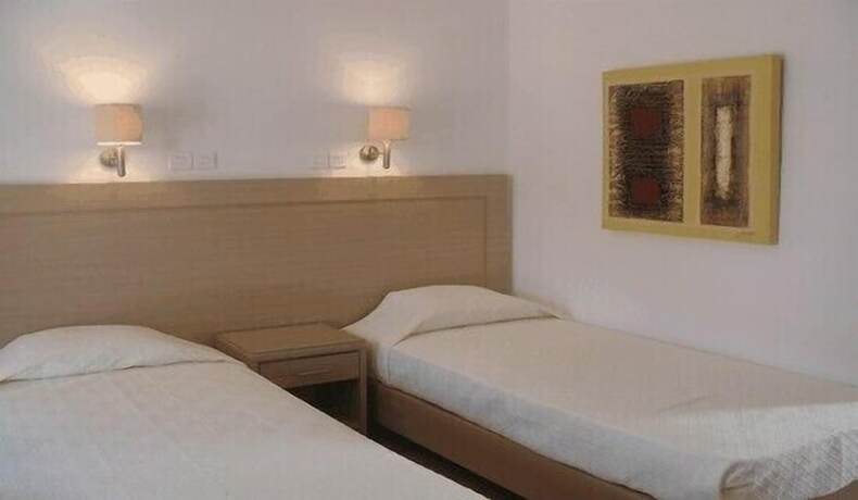 Imagen de la habitación del Hotel Porto Merika. Foto 14