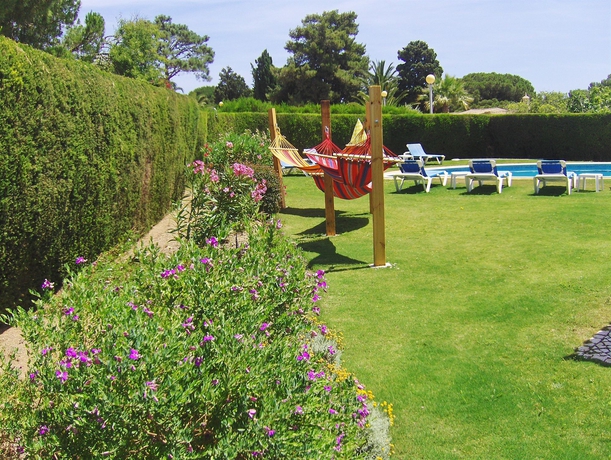 Imagen de los exteriores del Hotel Porto Mos Residence. Foto 7