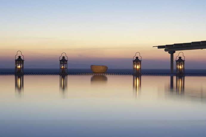 Imagen de la piscina del Hotel Porto Mykonos. Foto 10