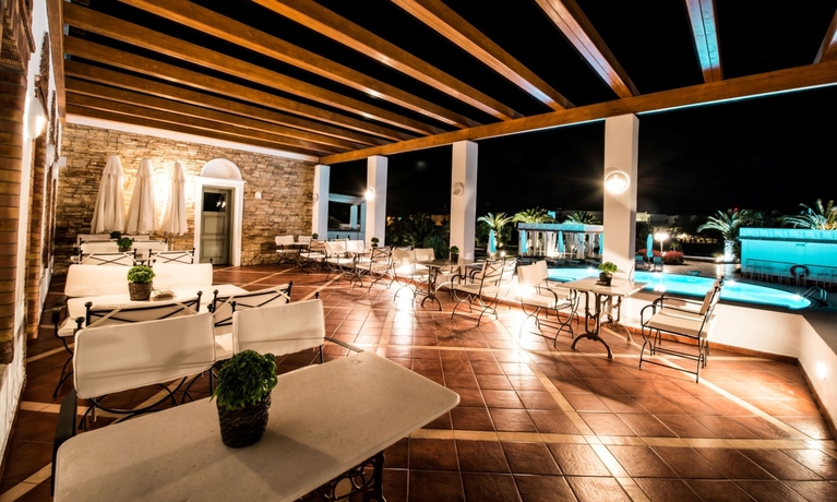 Imagen del bar/restaurante del Hotel Porto Naxos. Foto 3