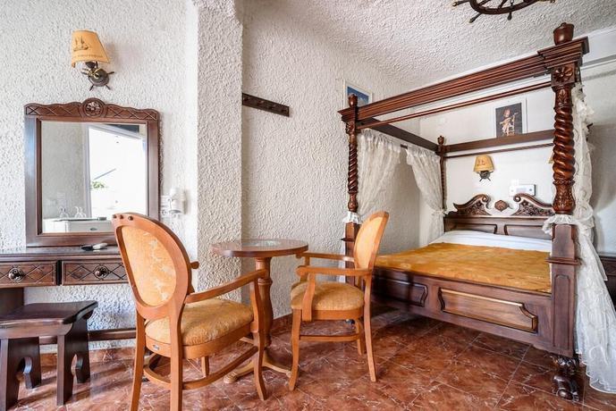 Imagen de la habitación del Hotel Porto Perissa. Foto 8