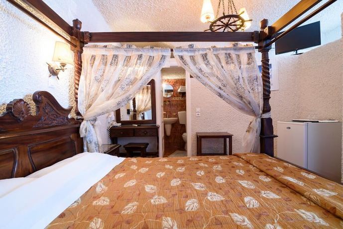 Imagen de la habitación del Hotel Porto Perissa. Foto 19