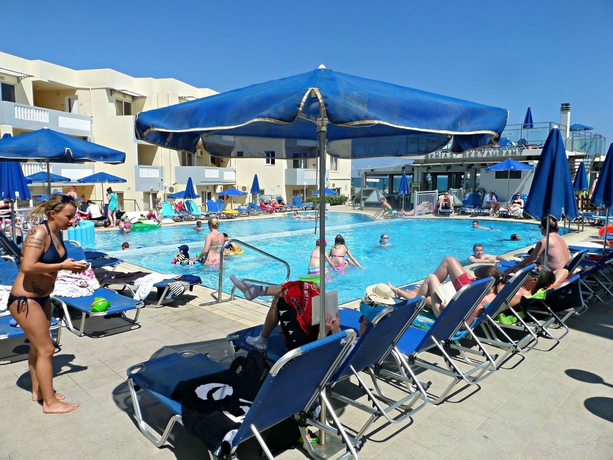 Imagen de la piscina del Hotel Porto Platanias Beach - Luxury Selection. Foto 12