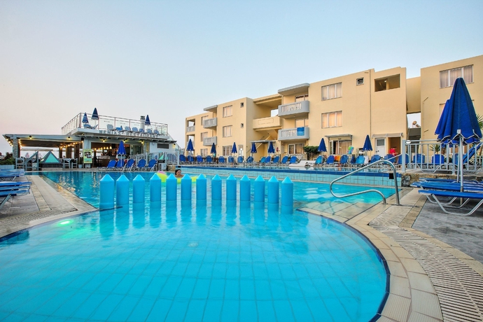 Imagen de la piscina del Hotel Porto Platanias Beach - Luxury Selection. Foto 15