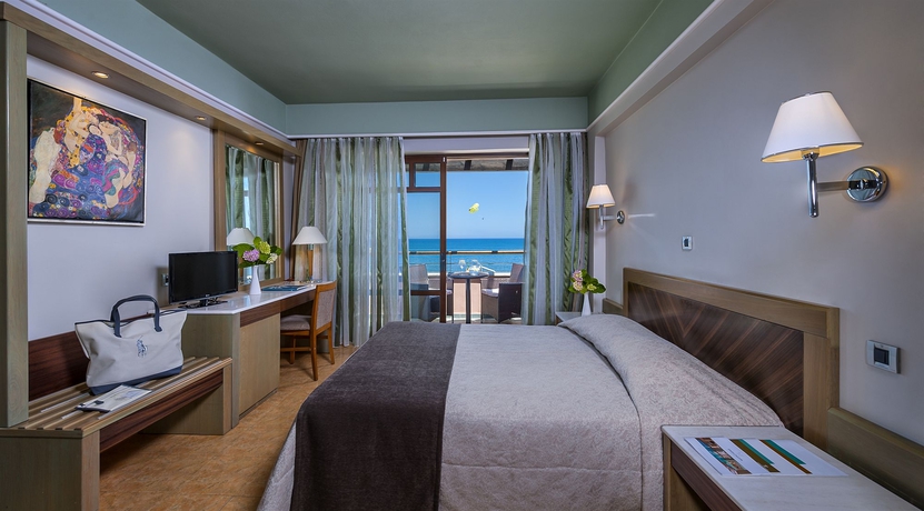 Imagen de la habitación del Hotel Porto Platanias Beach Resort and Spa. Foto 4