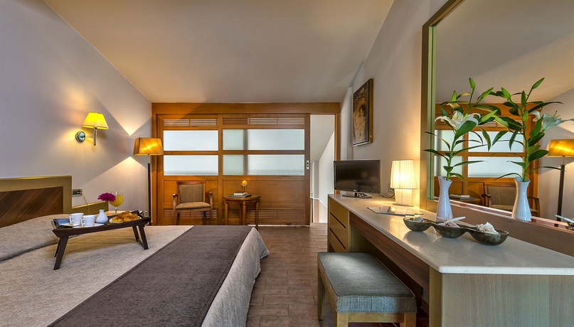 Imagen de la habitación del Hotel Porto Platanias Beach Resort and Spa. Foto 5