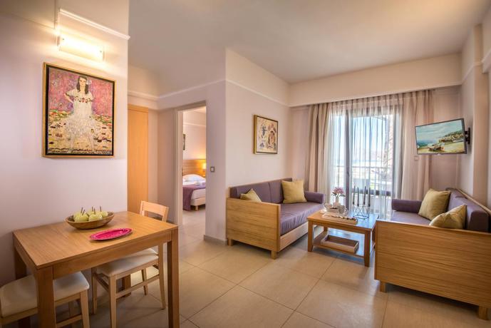 Imagen de la habitación del Hotel Porto Platanias Village Resort. Foto 4