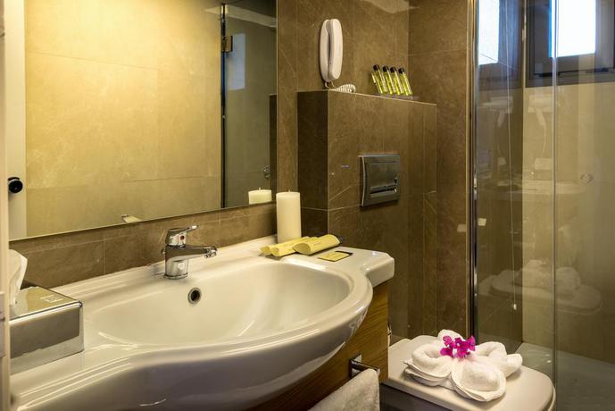 Imagen de la habitación del Hotel Porto Platanias Village Resort. Foto 6