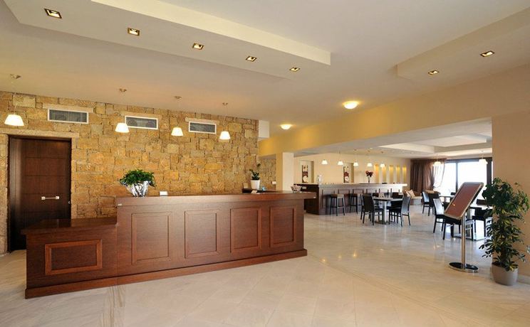 Imagen de los interiores del Hotel Porto Plaza Beach Resort. Foto 19