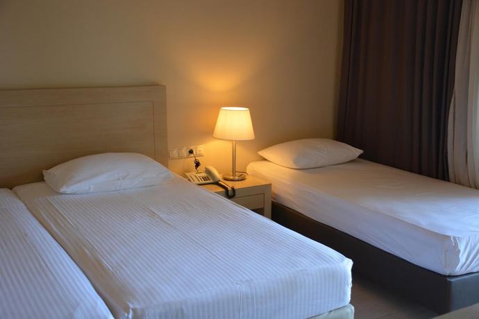 Imagen de la habitación del Hotel Porto Plaza Beach Resort. Foto 4