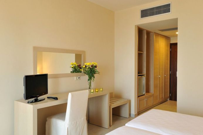 Imagen de la habitación del Hotel Porto Plaza Beach Resort. Foto 6