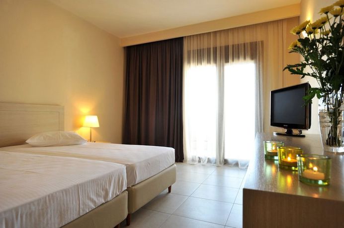 Imagen de la habitación del Hotel Porto Plaza Beach Resort. Foto 7