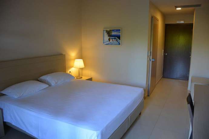 Imagen de la habitación del Hotel Porto Plaza Beach Resort. Foto 10