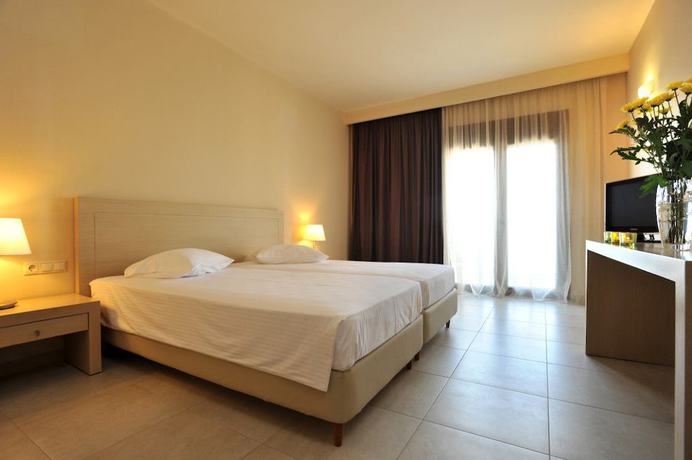 Imagen de la habitación del Hotel Porto Plaza Beach Resort. Foto 12