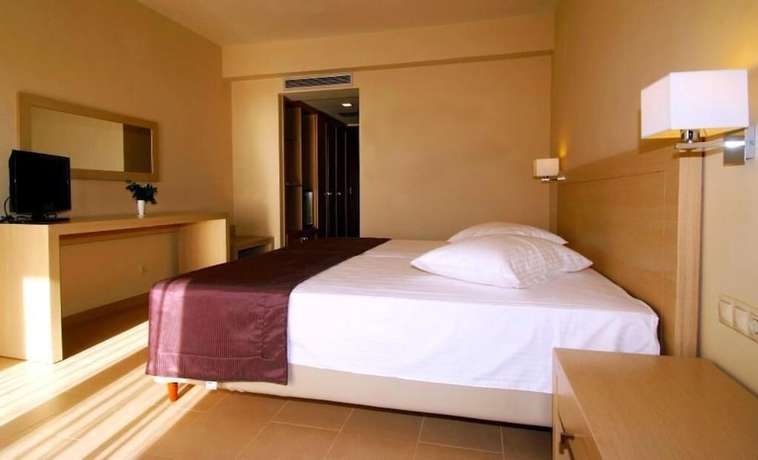 Imagen de la habitación del Hotel Porto Plaza Beach Resort. Foto 14