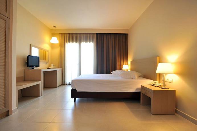 Imagen de la habitación del Hotel Porto Plaza Beach Resort. Foto 15