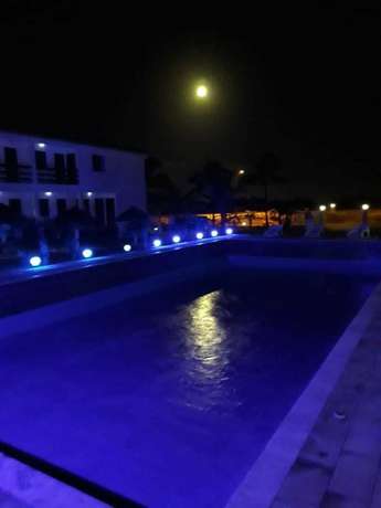 Imagen de la piscina del Hotel Porto Princesa Praia. Foto 17
