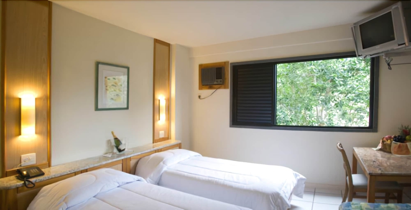 Imagen de la habitación del Hotel Porto Real. Foto 14