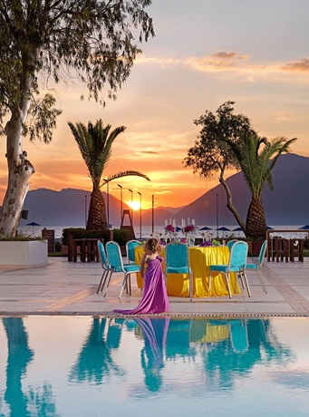 Imagen de la piscina del Hotel Porto Rio Casino. Foto 15