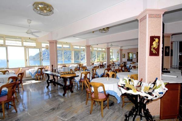 Imagen general del Hotel Porto Roca. Foto 4