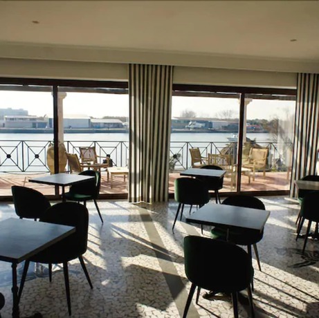 Imagen del bar/restaurante del Hotel Porto Romano The Marina Resort. Foto 2