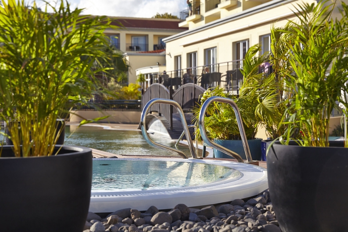 Imagen de los exteriores del Hotel Porto Santa Maria. Foto 10